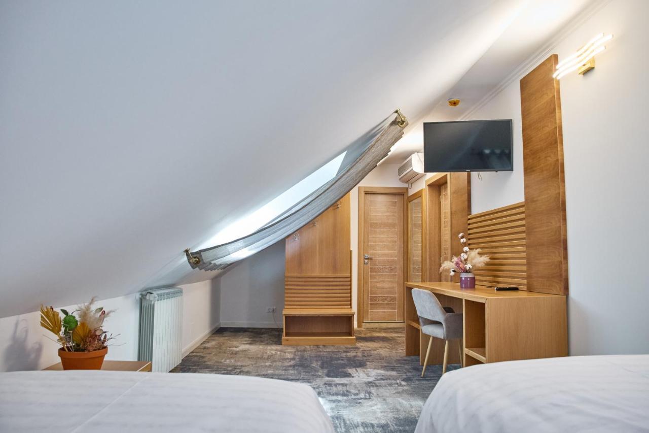 Hotel Eden ริมนิคูซารัต ภายนอก รูปภาพ