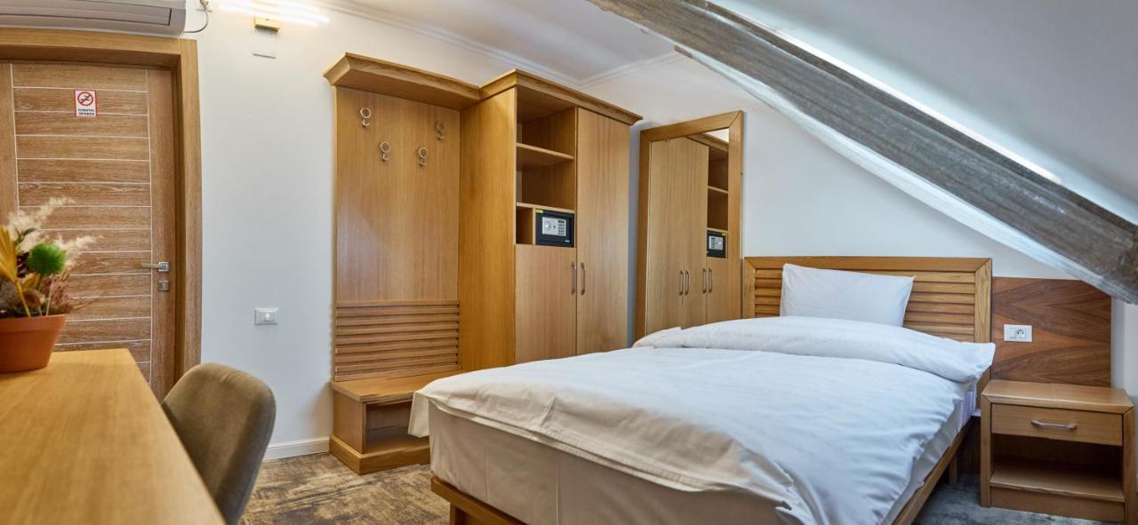 Hotel Eden ริมนิคูซารัต ภายนอก รูปภาพ