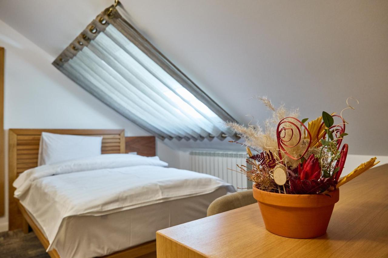 Hotel Eden ริมนิคูซารัต ภายนอก รูปภาพ
