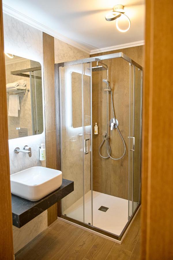 Hotel Eden ริมนิคูซารัต ภายนอก รูปภาพ