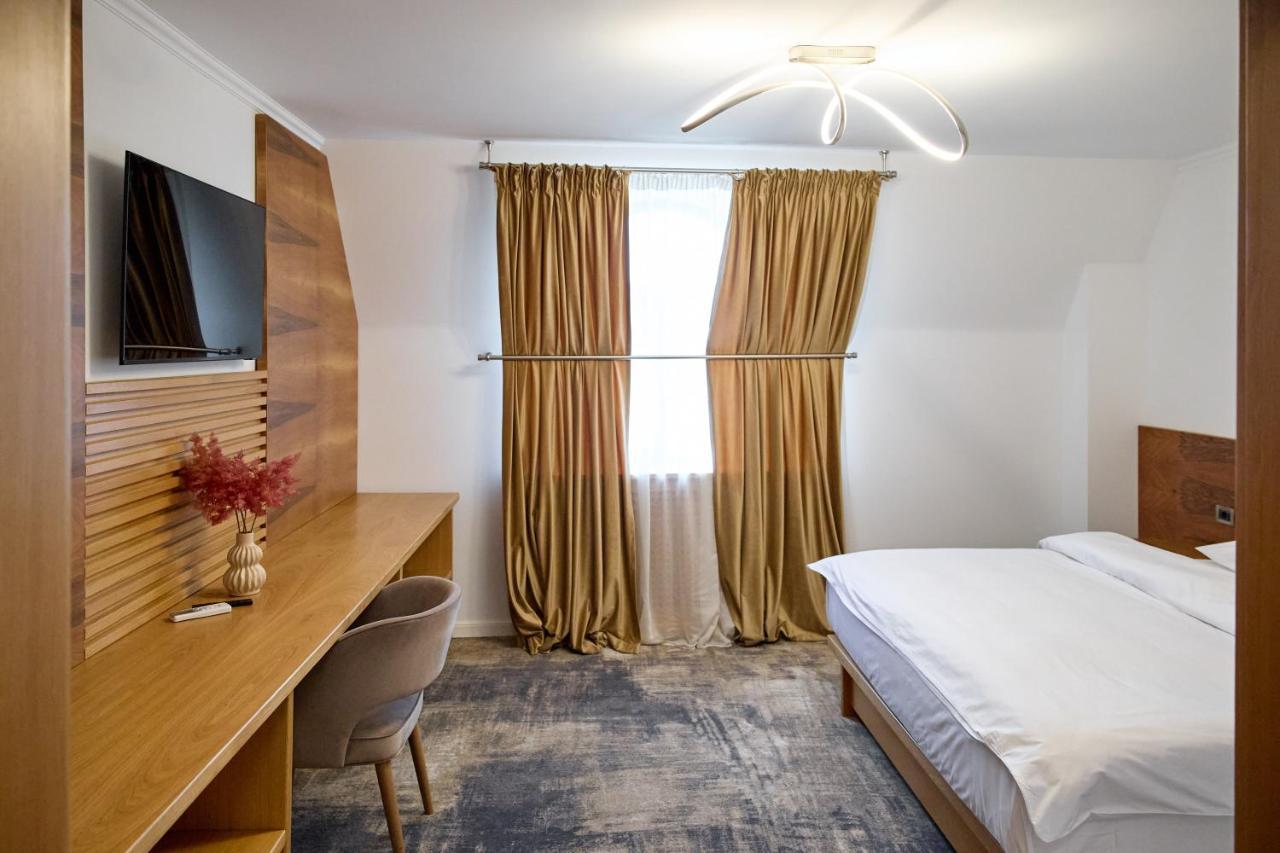 Hotel Eden ริมนิคูซารัต ภายนอก รูปภาพ