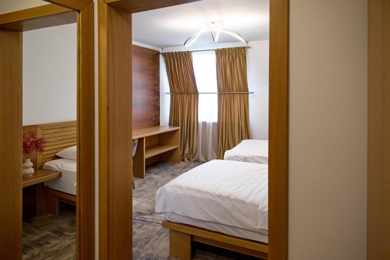 Hotel Eden ริมนิคูซารัต ภายนอก รูปภาพ
