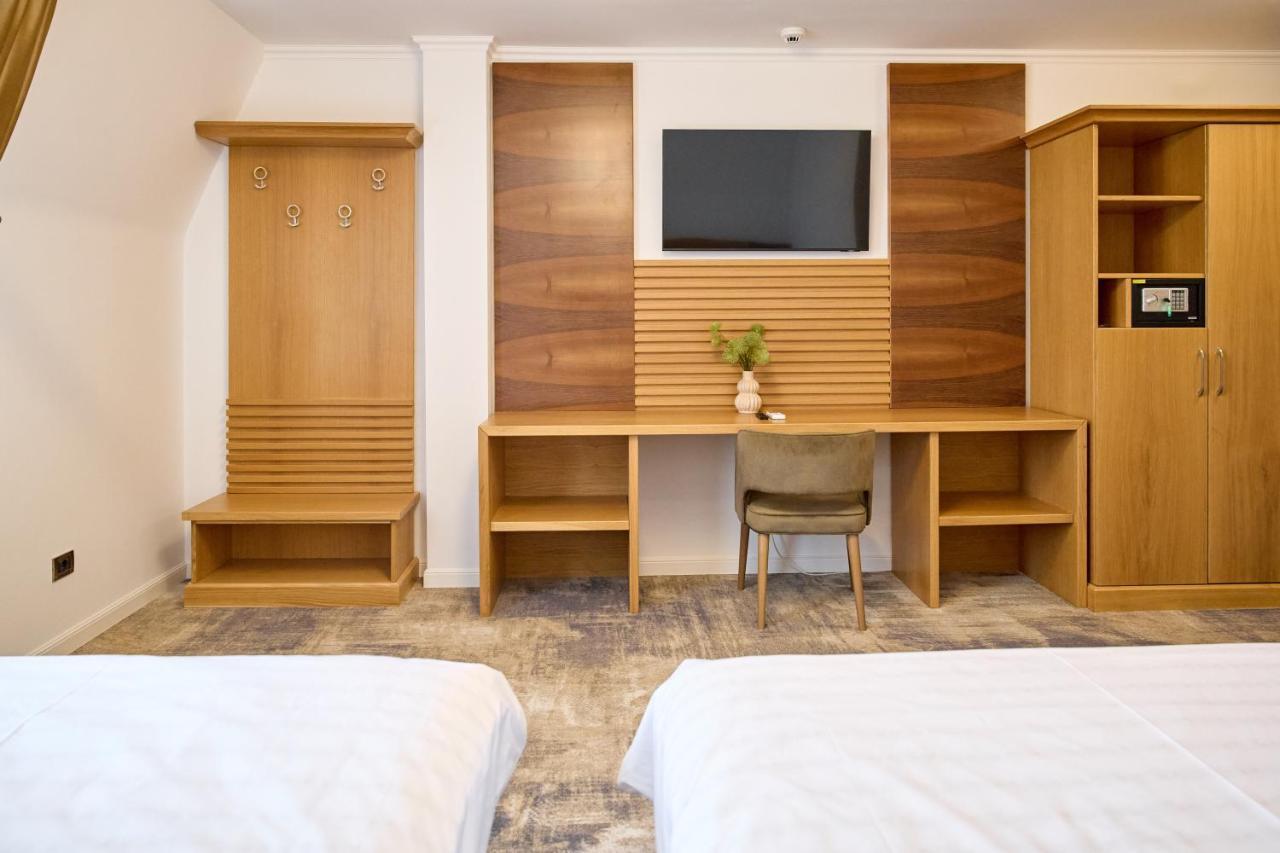 Hotel Eden ริมนิคูซารัต ภายนอก รูปภาพ