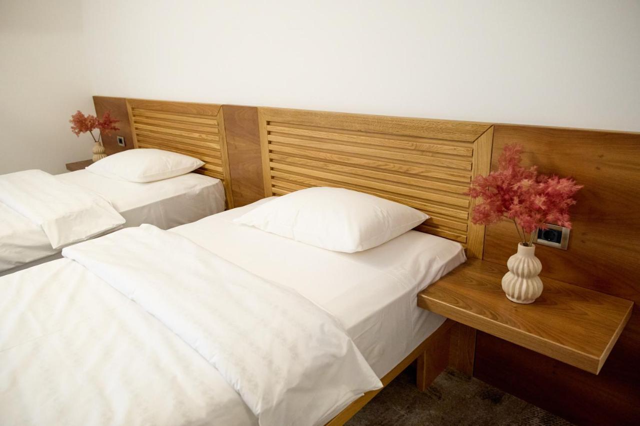 Hotel Eden ริมนิคูซารัต ภายนอก รูปภาพ