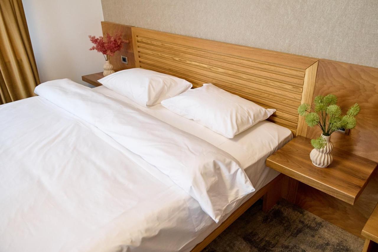 Hotel Eden ริมนิคูซารัต ภายนอก รูปภาพ